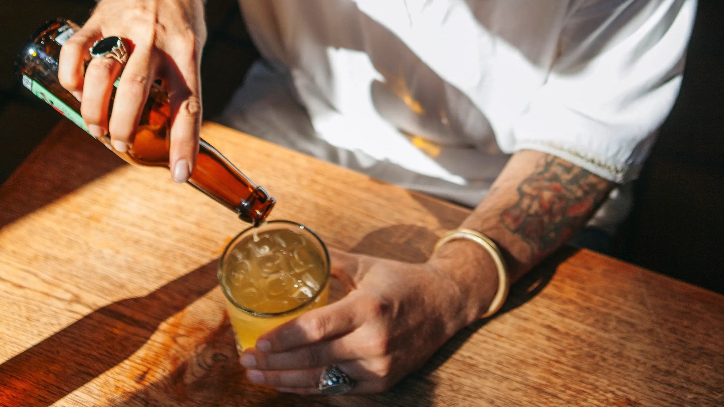 Kombucha Inc. person pouring edgy, handcrafted kombucha in Copenhagen’s Vesterbro district, located in the vibrant Meatpacking District, offering unique and bold drinks for the trendsetting crowd.